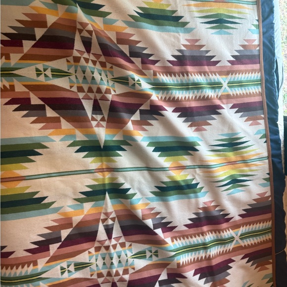 Pendleton Beaver State Blanket 77x64 Robe Shawl Southwest Wool Fringe USA